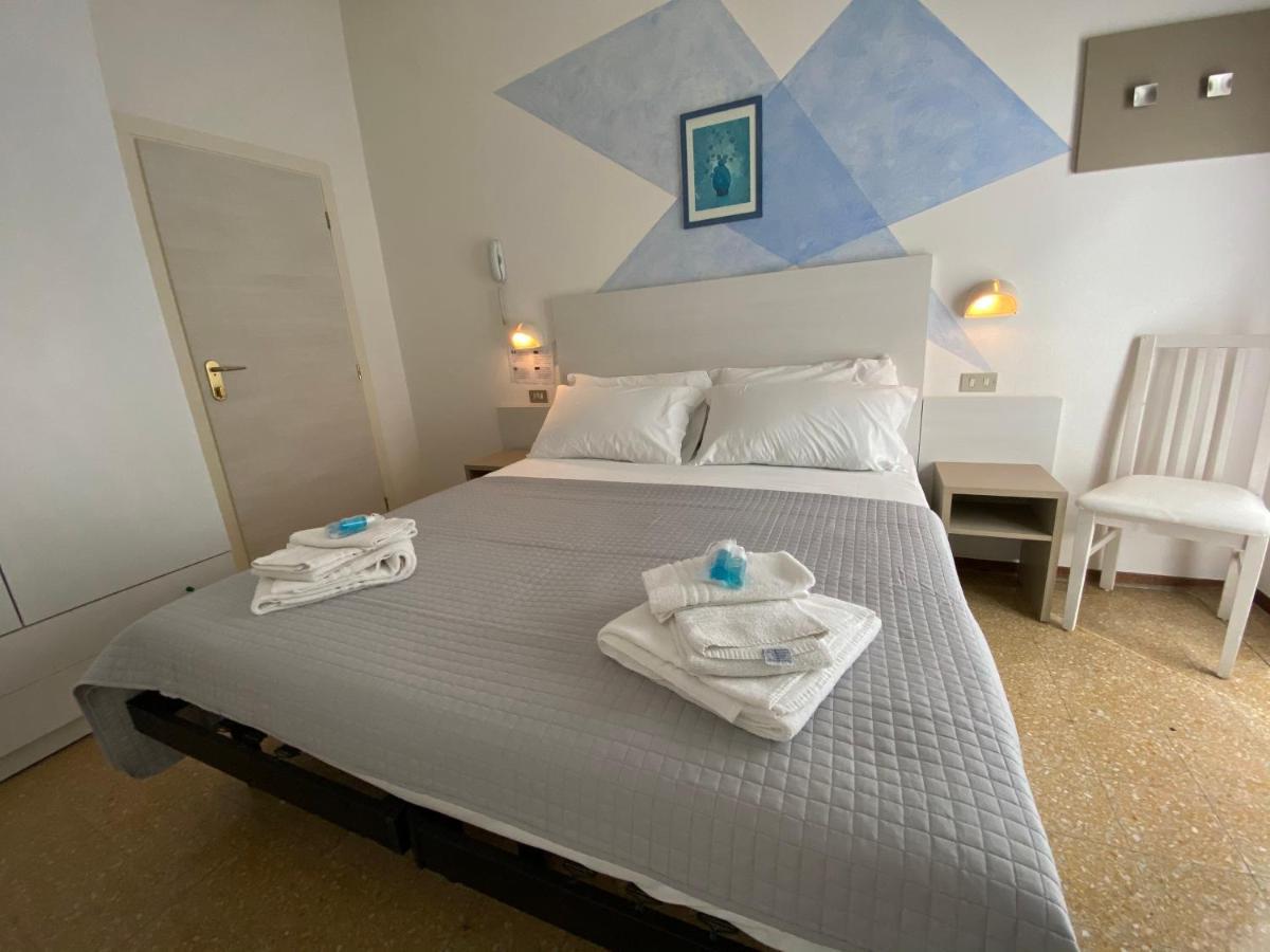 Alevon Hotel Римини Экстерьер фото