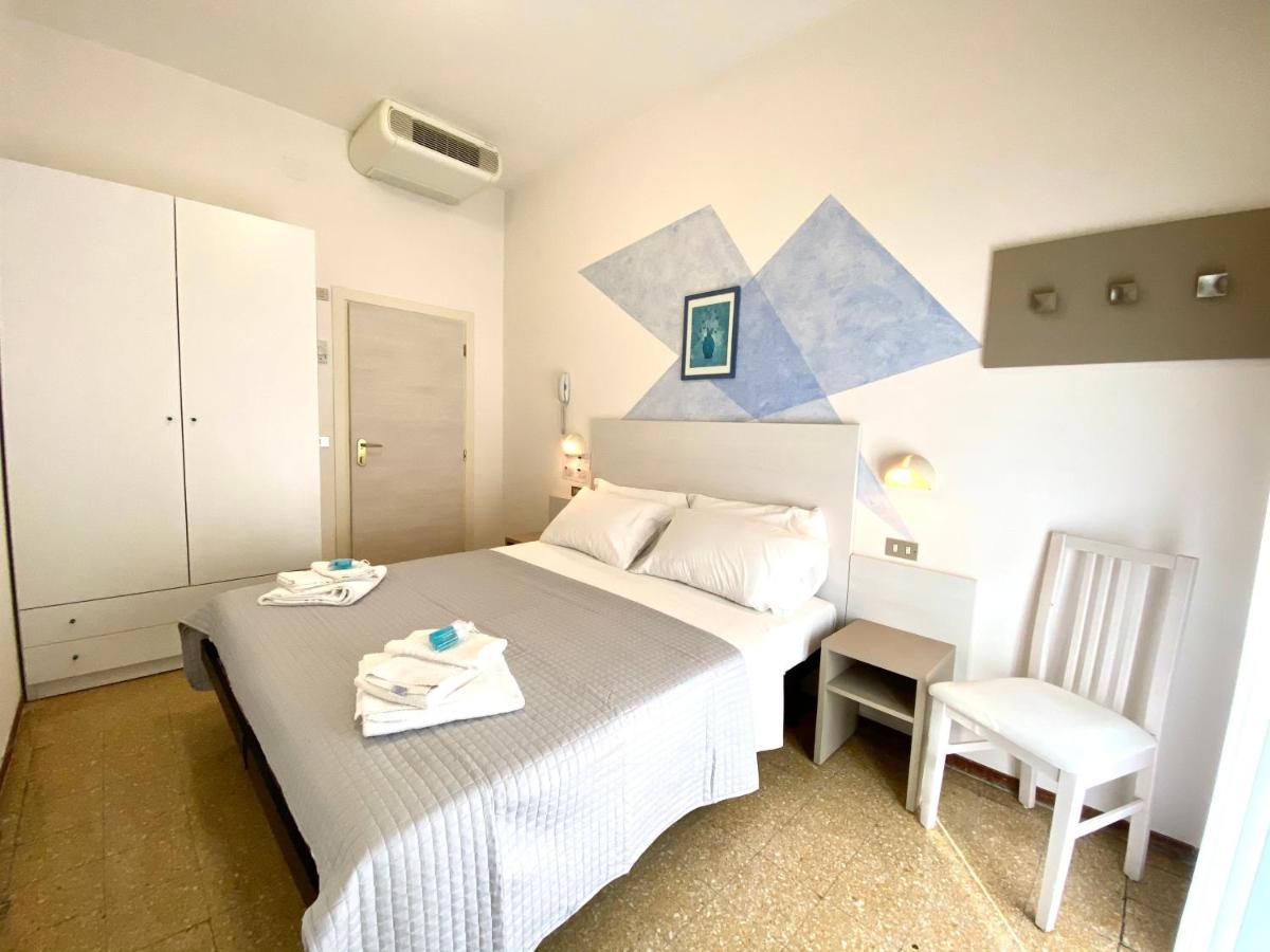 Alevon Hotel Римини Экстерьер фото