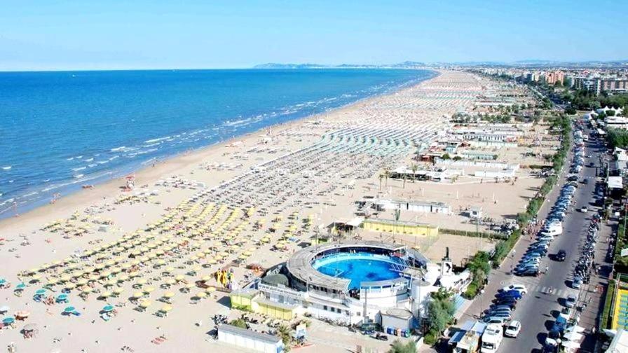Alevon Hotel Римини Экстерьер фото