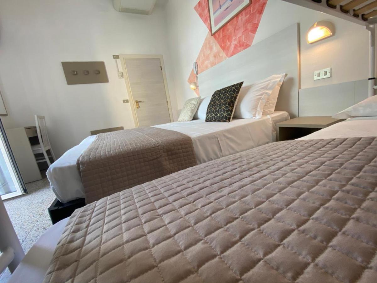 Alevon Hotel Римини Экстерьер фото