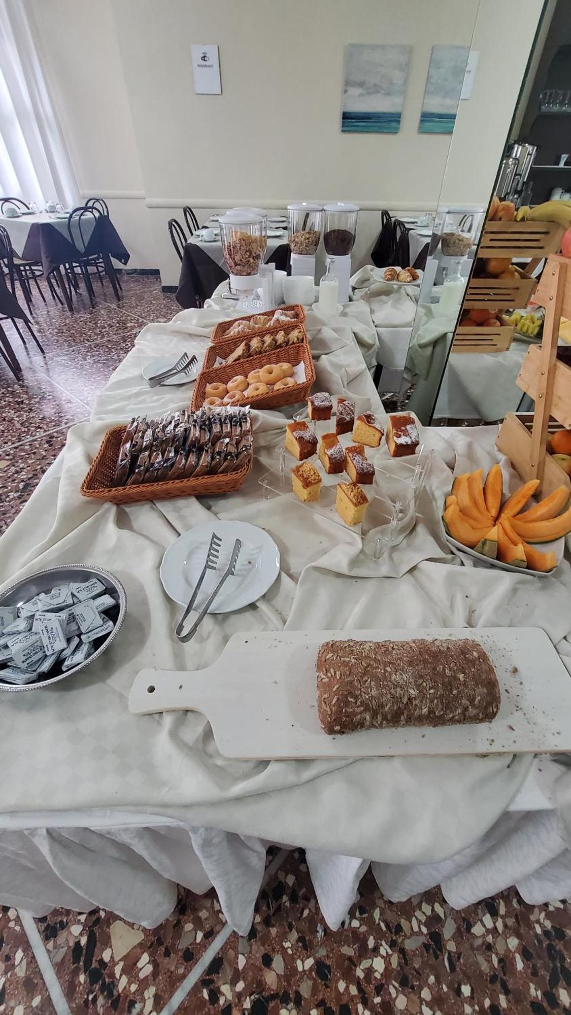 Alevon Hotel Римини Экстерьер фото