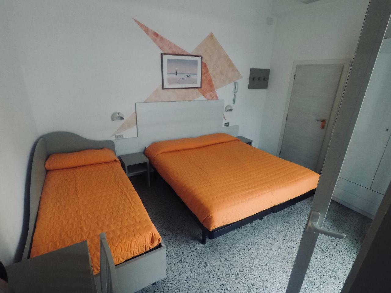 Alevon Hotel Римини Экстерьер фото