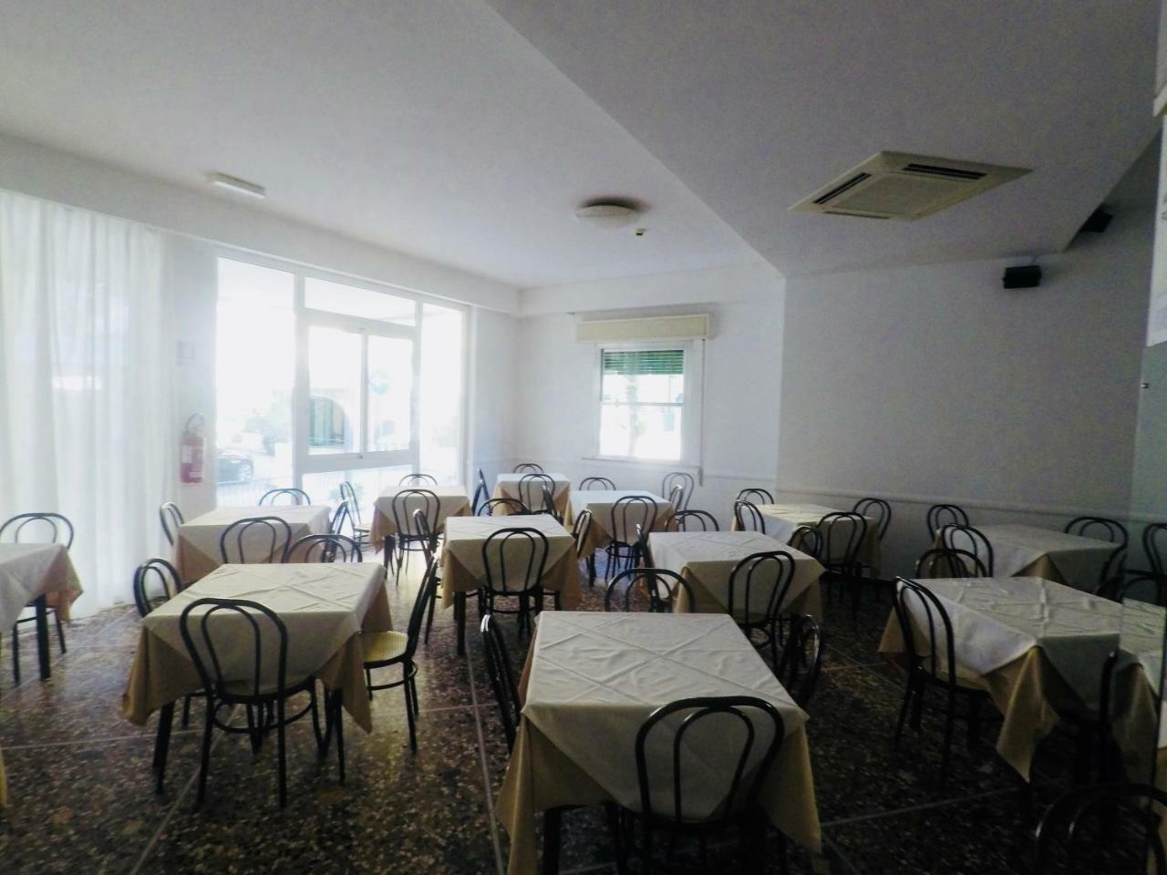 Alevon Hotel Римини Экстерьер фото