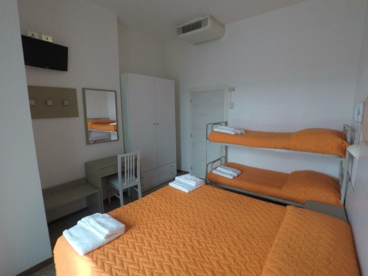 Alevon Hotel Римини Экстерьер фото